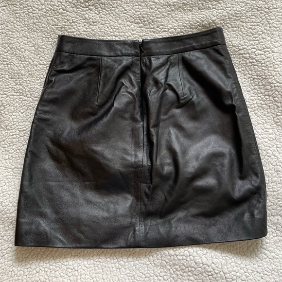 Banana Republic Dresses & Skirts - BANANA REPUBLIC LEATHER SKIRT BLACK SIZE 2P PETITE!